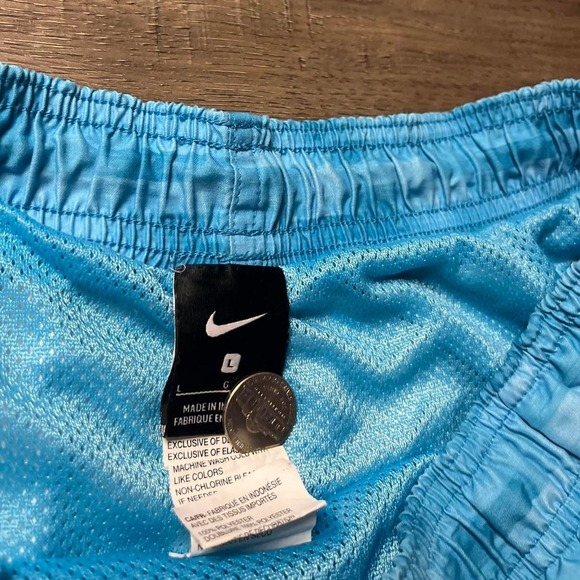 Nike Blue Striped Retro Sportswear Essential Running Shorts size large - Picture 4 of 4